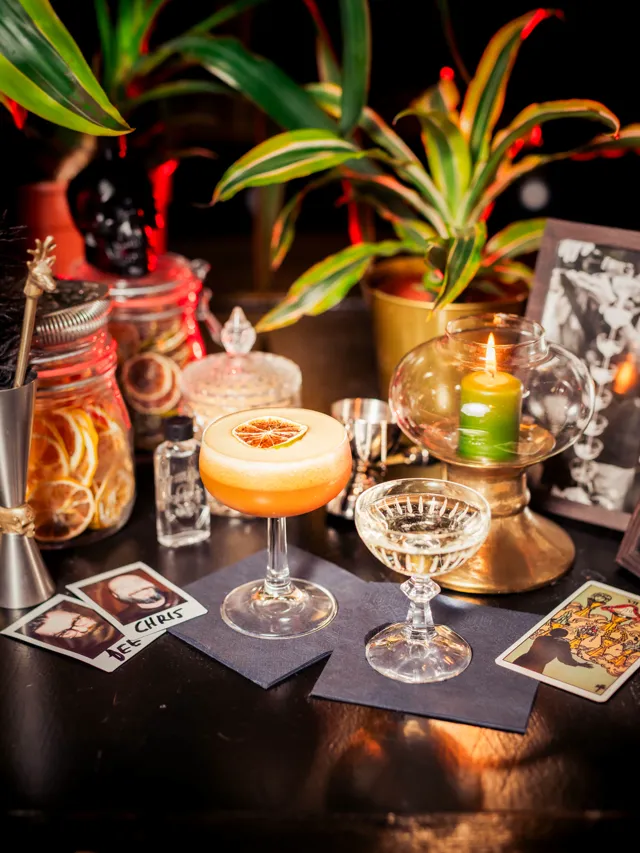 Cocktails and tarot cards